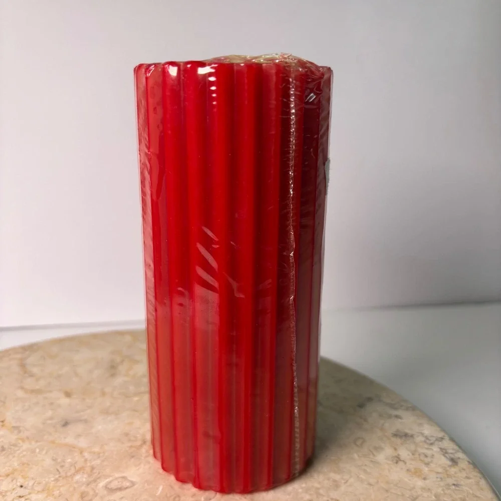Yankee Candle Hollyberry Pillar Candle 3x6 Red Ribbed Vintage Scented Sealed